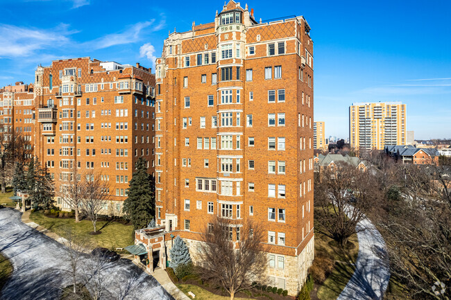 Building Photo - The Walnuts