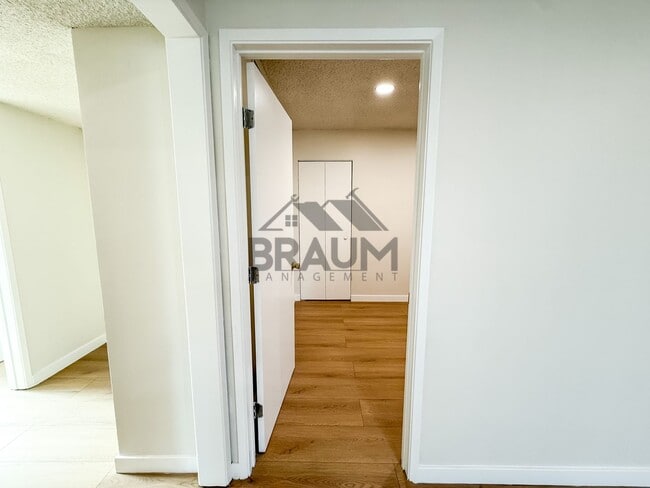 Building Photo - 6039 Whitsett Ave