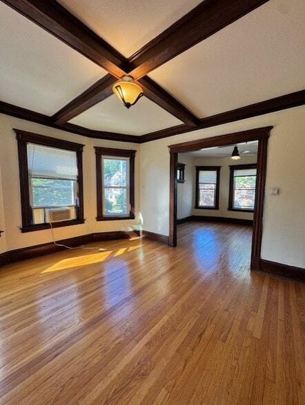 Building Photo - 44 Oakwood Ave