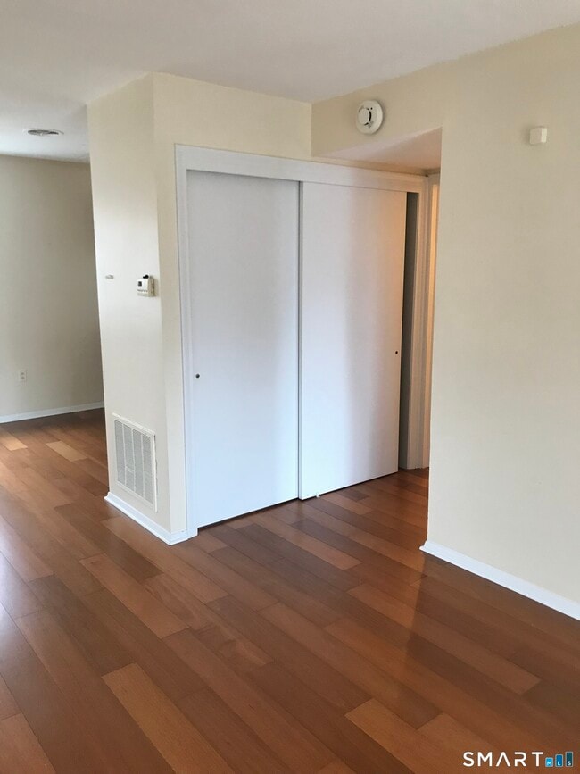 Building Photo - 270 -1 Richard St