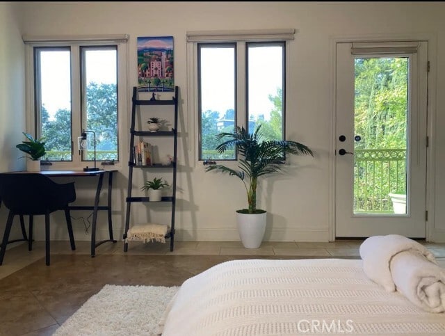 Building Photo - 3015 Hollyridge Dr