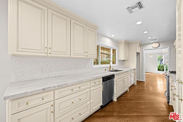 Building Photo - 224 S Palm Dr