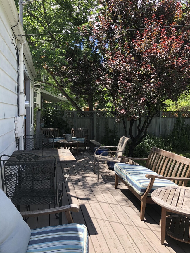 Building Photo - 1015 Forest Ave