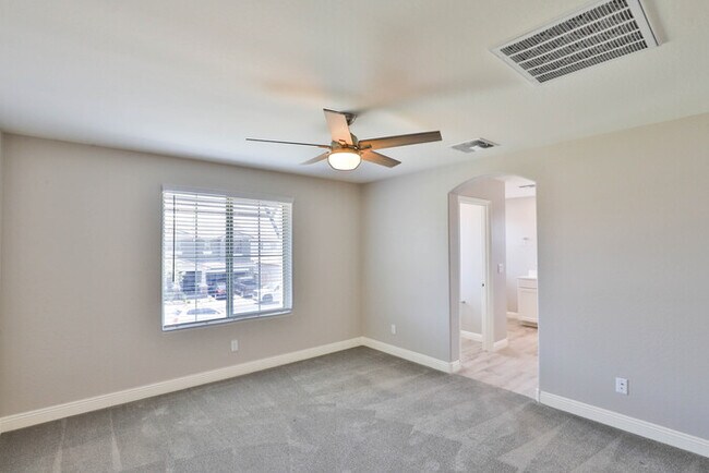 Building Photo - 9805 E Specter Dr