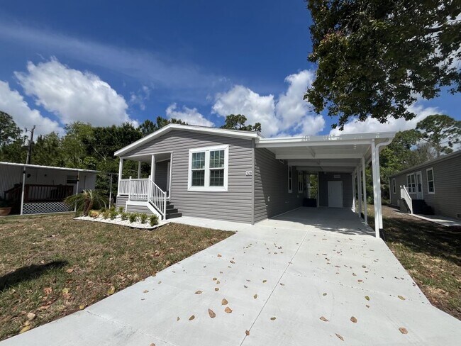 Building Photo - 328 Eland Dr