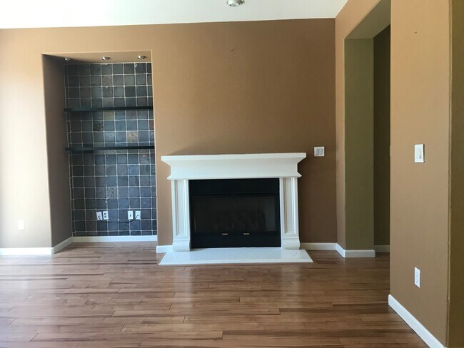 Building Photo - Beautiful 4 bedroom in Curti Ranch