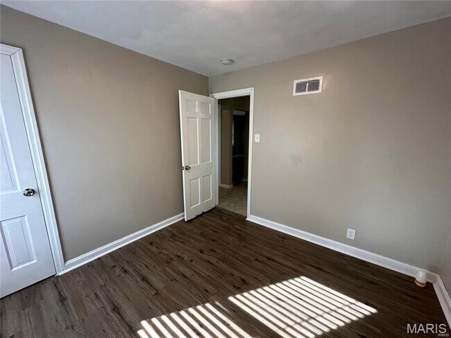 Building Photo - 815 Fontaine Pl