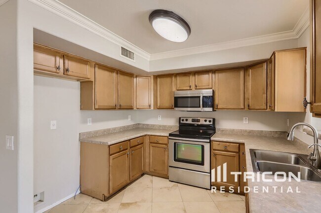 Building Photo - 7713 S 47th Ln