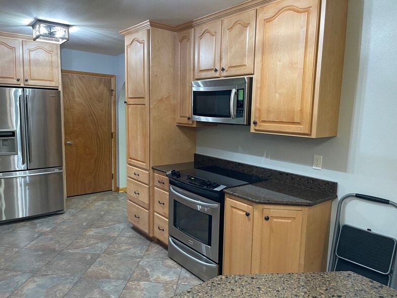 Building Photo - 173 Grandview Ave