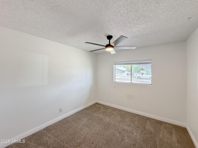 Building Photo - 1015 E Concorda Dr