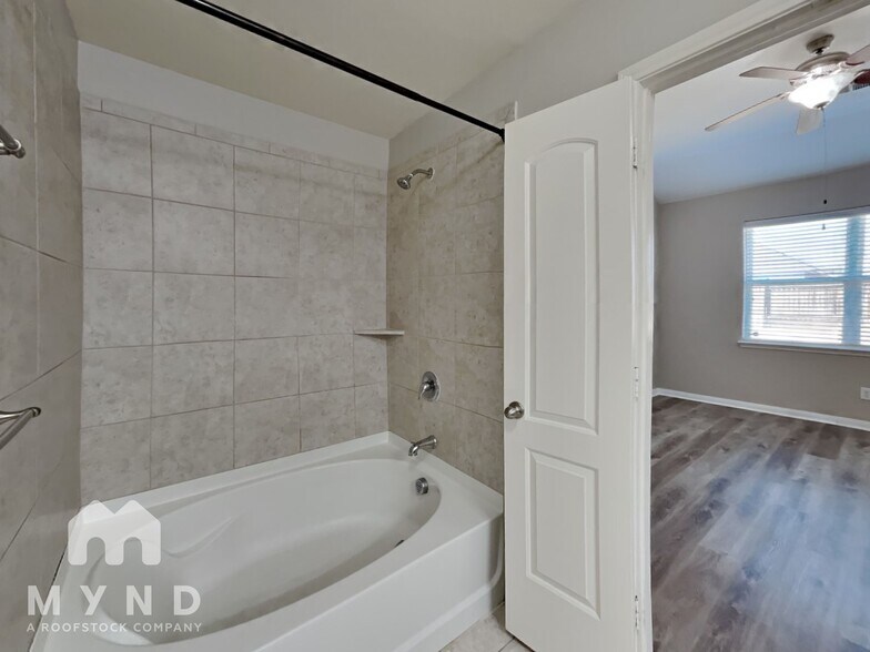 Building Photo - 13624 Founders Ln