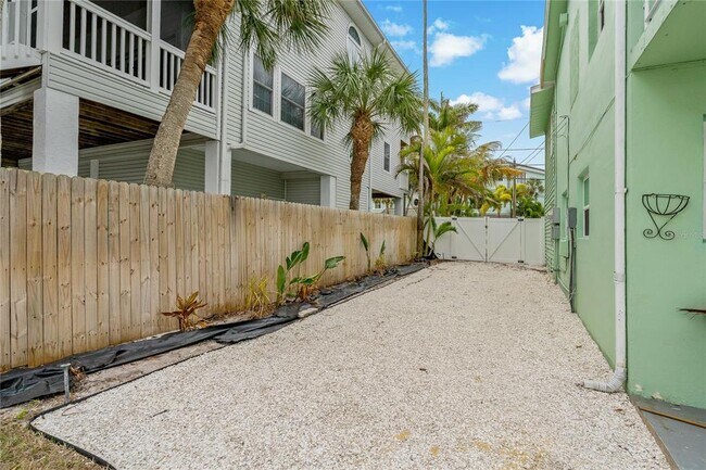 Building Photo - 8441 Bayshore Dr