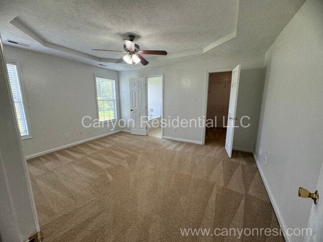 Building Photo - 323 Rushmore Ct