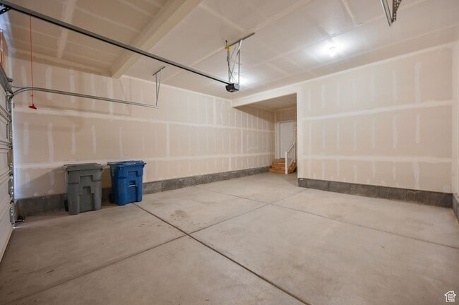 Building Photo - 106 N Midland Dr