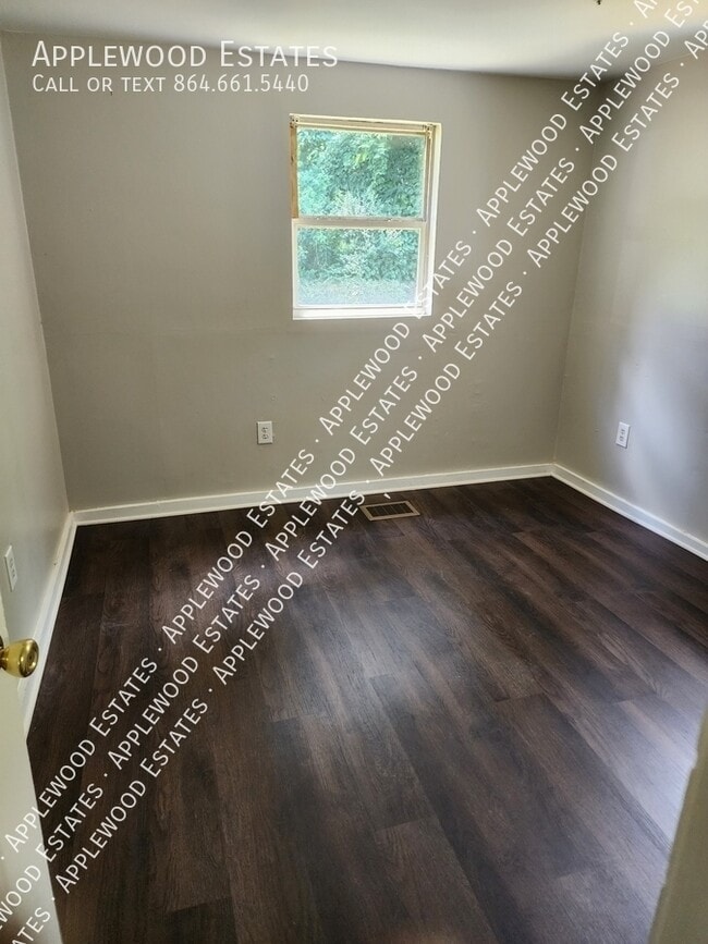 Building Photo - 455b Dogwood Cir-