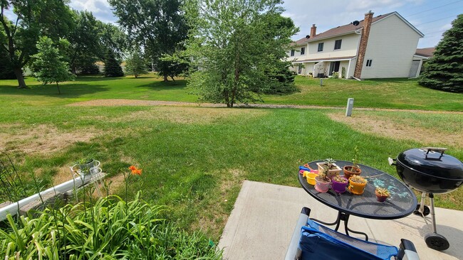 Building Photo - 2 Br/1.5 Ba TH w/Open Floor Plan, Attached...