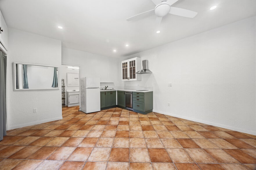 Building Photo - 166 N Arnaz Dr