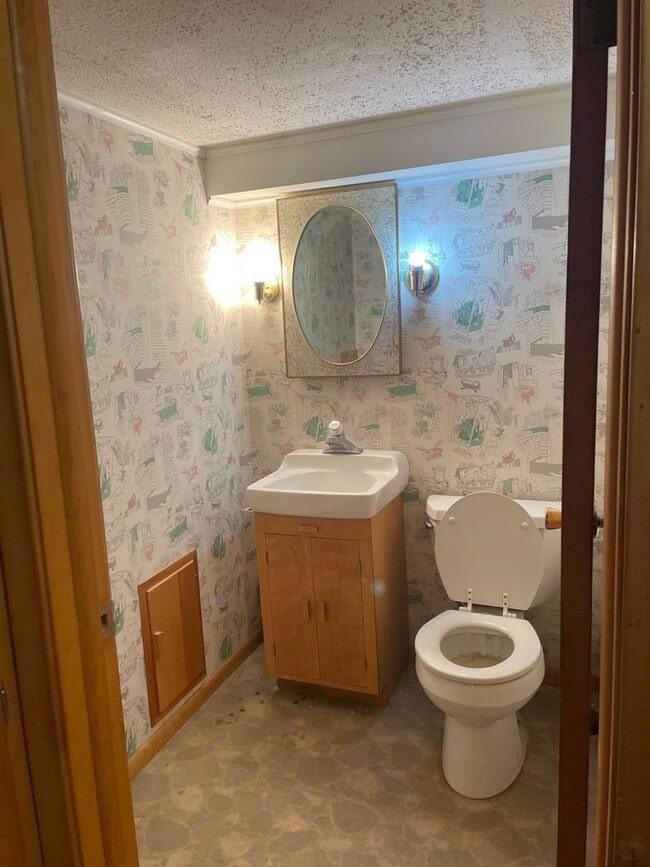Building Photo - Highland Home for Rent
