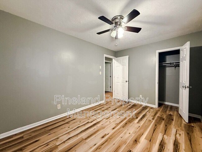 Building Photo - 6151 Wynnwood Dr
