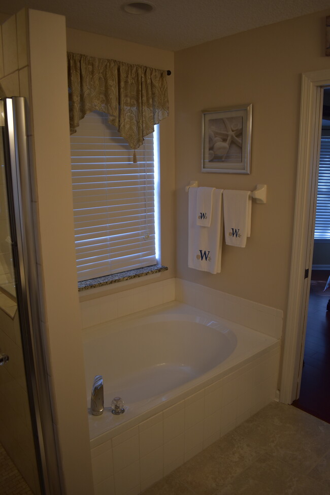Building Photo - 1013 Buttercup Dr