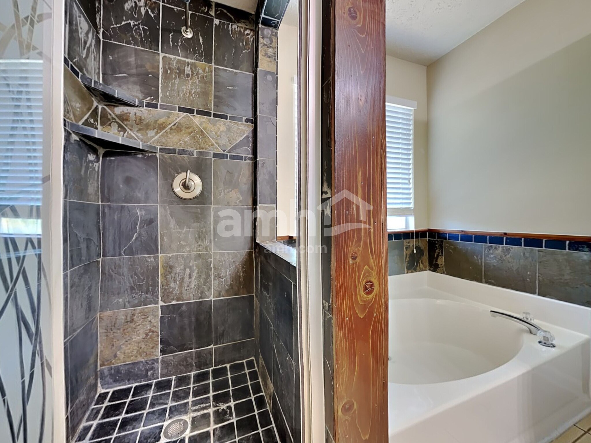 Building Photo - 4855 Lake Park Ter