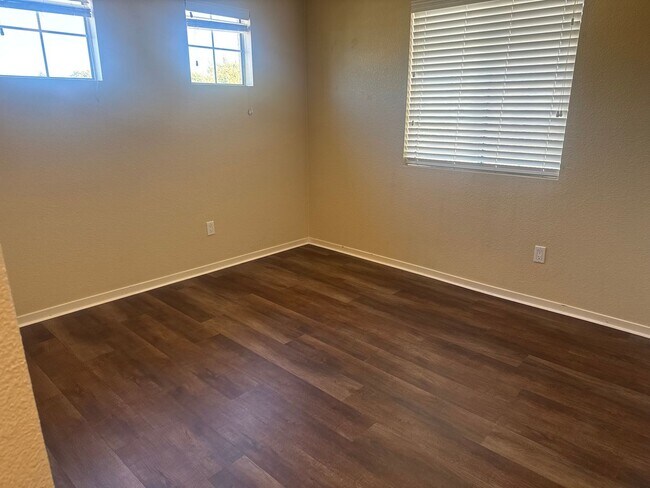 Building Photo - 961 Celestine Cir