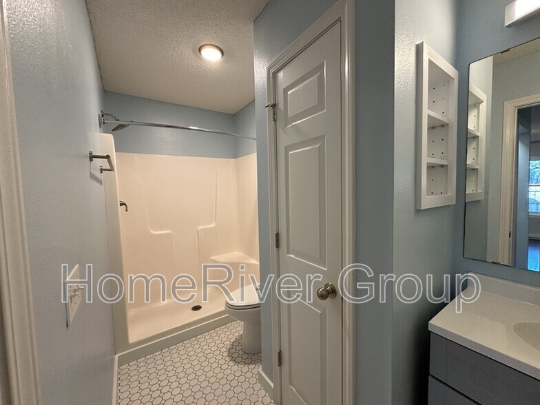 Building Photo - 7982 Stonebrook Dr