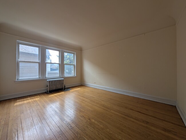 Primary Photo - 2948 N Albany Ave