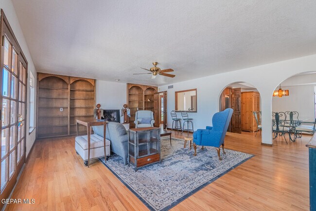 Building Photo - 6815 Villa Hermosa Dr