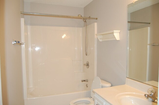 Building Photo - 31 Flower Break Rd