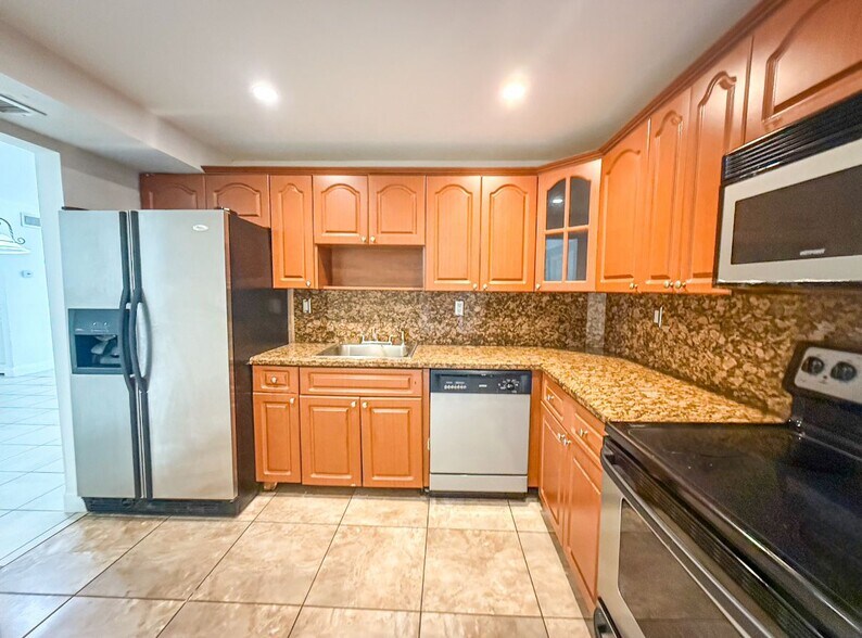 Primary Photo - 7917 SW 104th St