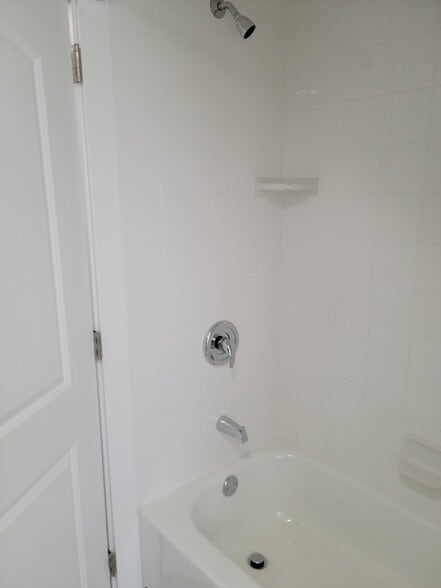 Building Photo - 498 Manatawny St