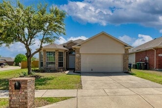 Building Photo - 9901 Amaryllis Ln