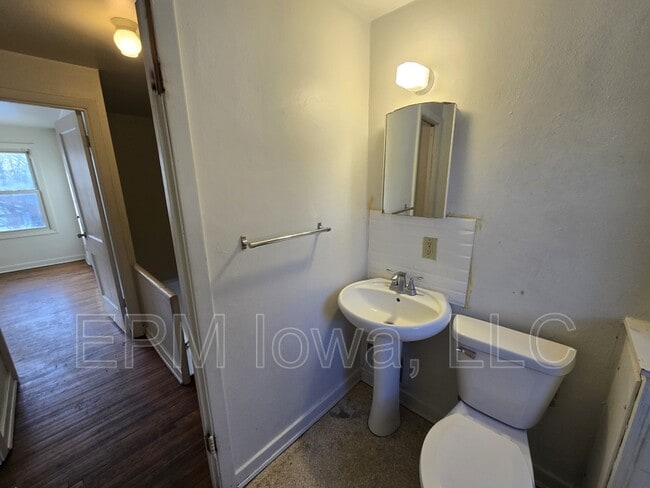 Building Photo - 261 Madison St