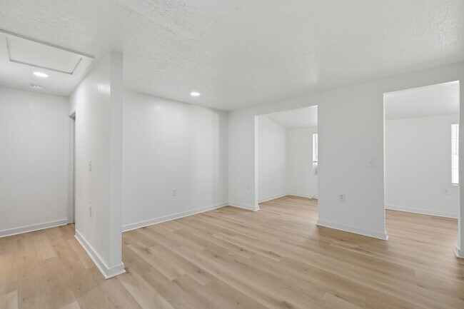 Interior Photo - 1824 Grayson
