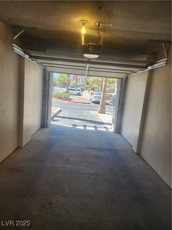 Building Photo - 15 E Agate Ave