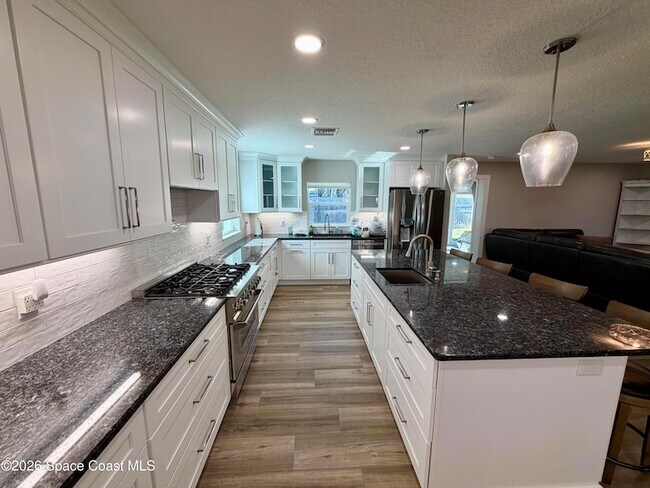 Building Photo - 140 Norwood Ave