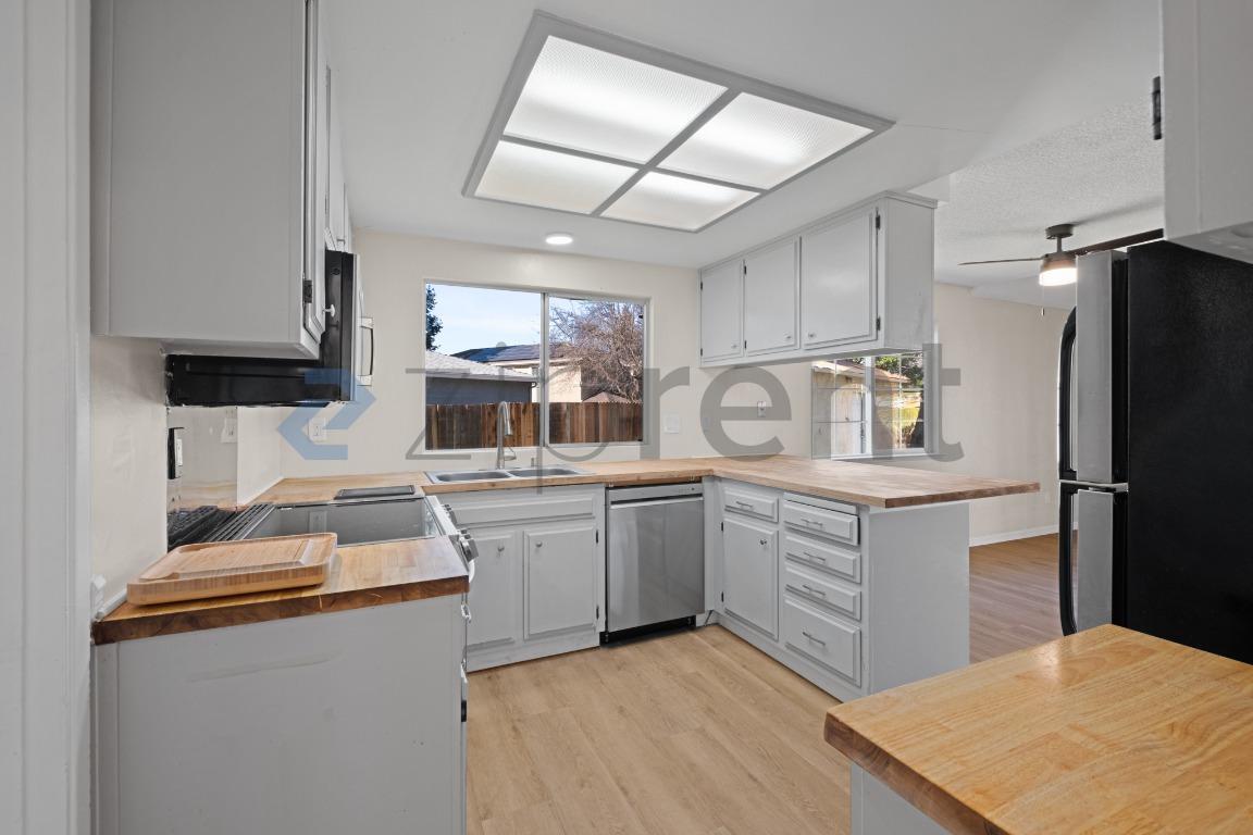 Building Photo - 1471 Valenzuela Ct