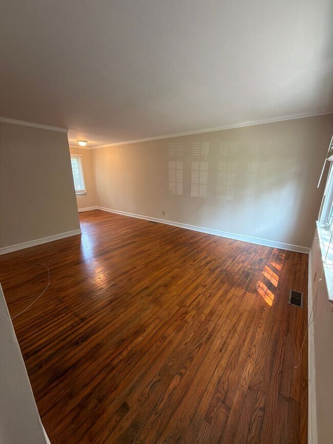 Building Photo - Condo in Myers Park Area!