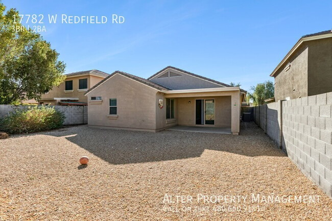 Building Photo - Beautifully Upgraded Home close to shoppin...