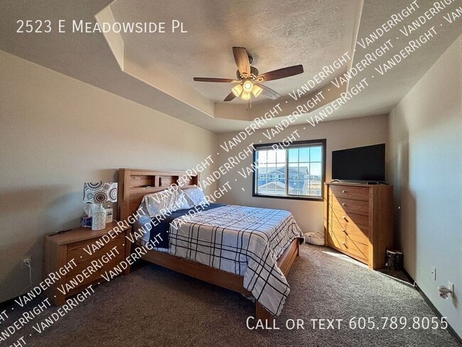 Building Photo - 2523 E Meadowside Pl