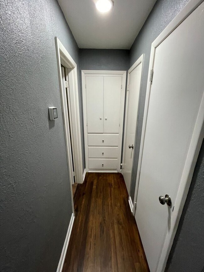 Building Photo - 651