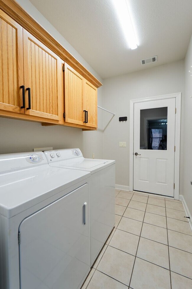 Building Photo - Charming 4 bedroom, 2 bathroom located in the picturesque Hot Springs Village