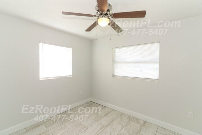 Building Photo - Remodeled 4/1.5 with Large Family Room