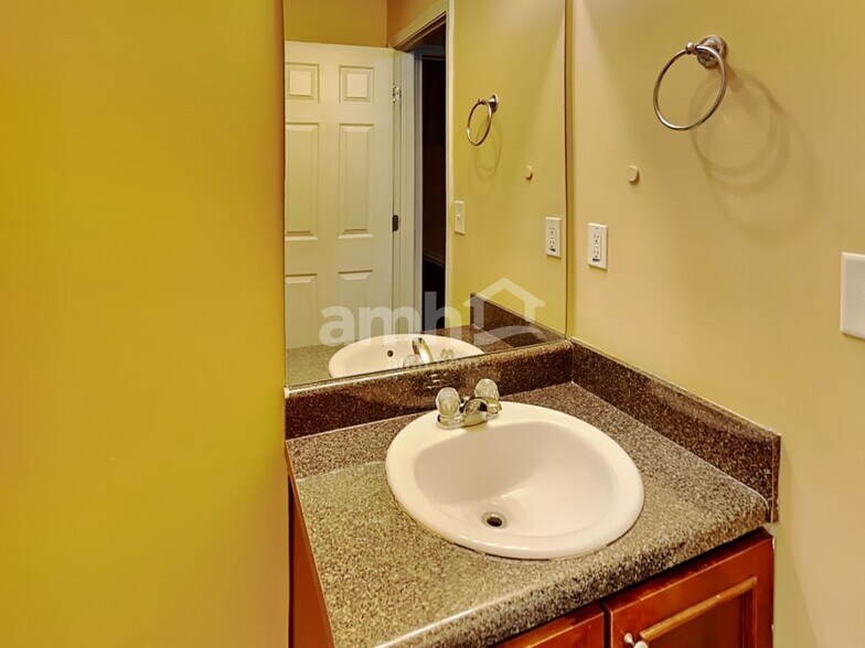 Building Photo - 221 Millstone Dr