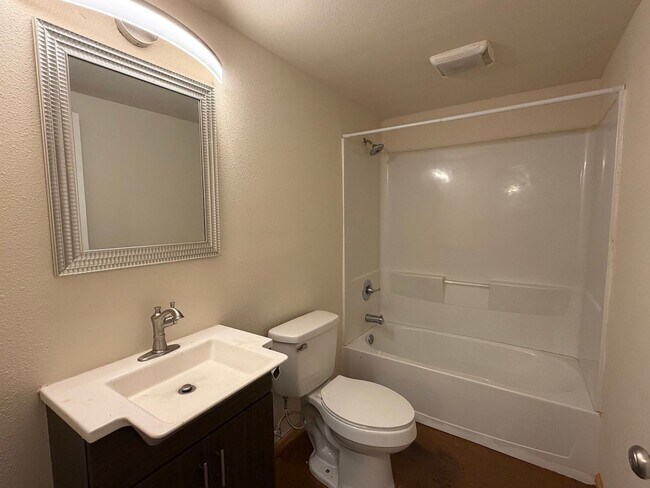 Building Photo - 348 La Escena Dr