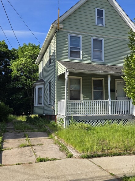 Building Photo - 90 Pond St