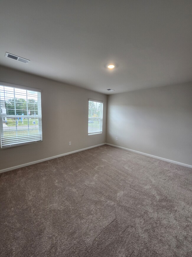Building Photo - 708 Peyden Ln