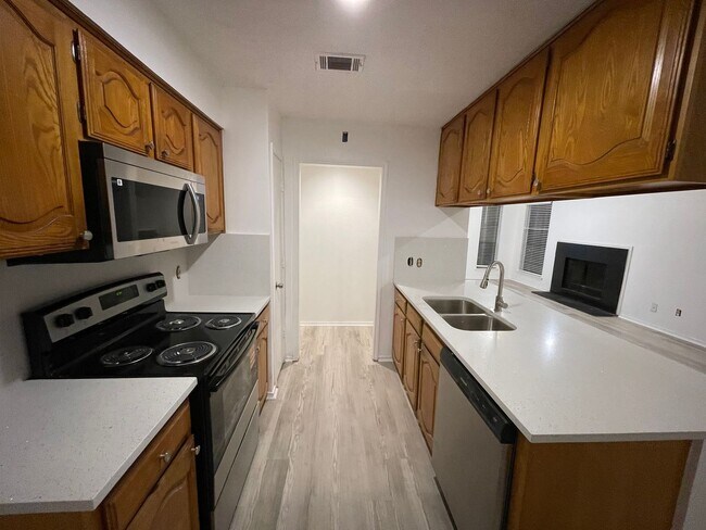 Building Photo - 2422-2424 Sherry Street