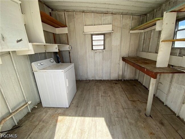 Building Photo - 121 Coachlight Ln